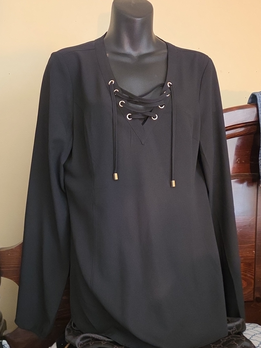 NWOT! Guess,black,100%polyester,tunic,gold hardware,tie front,top.
